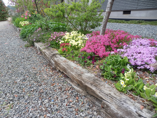 枕木花壇の写真 施工事例 ガーデニング 庭のdiy 花壇の作り方